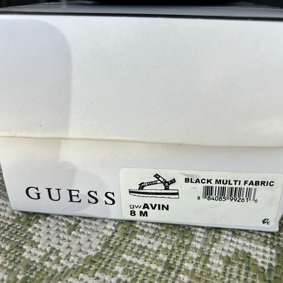 Guess black multi fabric size 8 NWOT - Picture 2 of 6